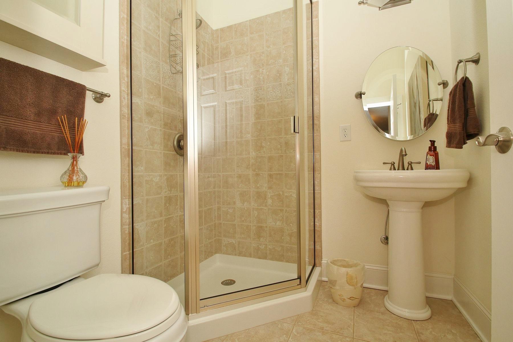 1961 Merriman Way Road Moneta, VA 24121 - Photo 22 of 58 Full Bathroom on the entry level