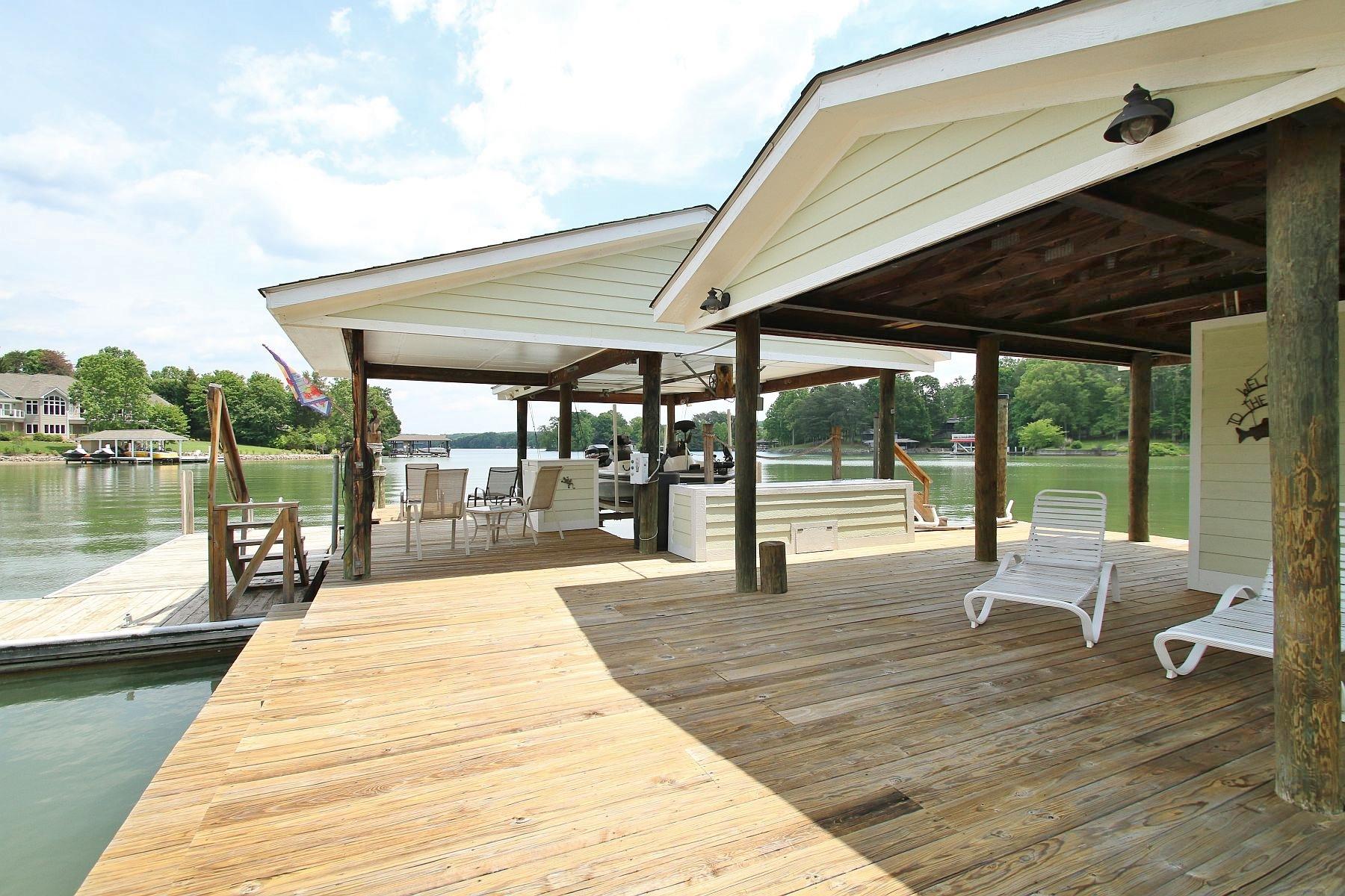 1961 Merriman Way Road Moneta, VA 24121 - Photo 49 of 58 Spacious decking at the dock