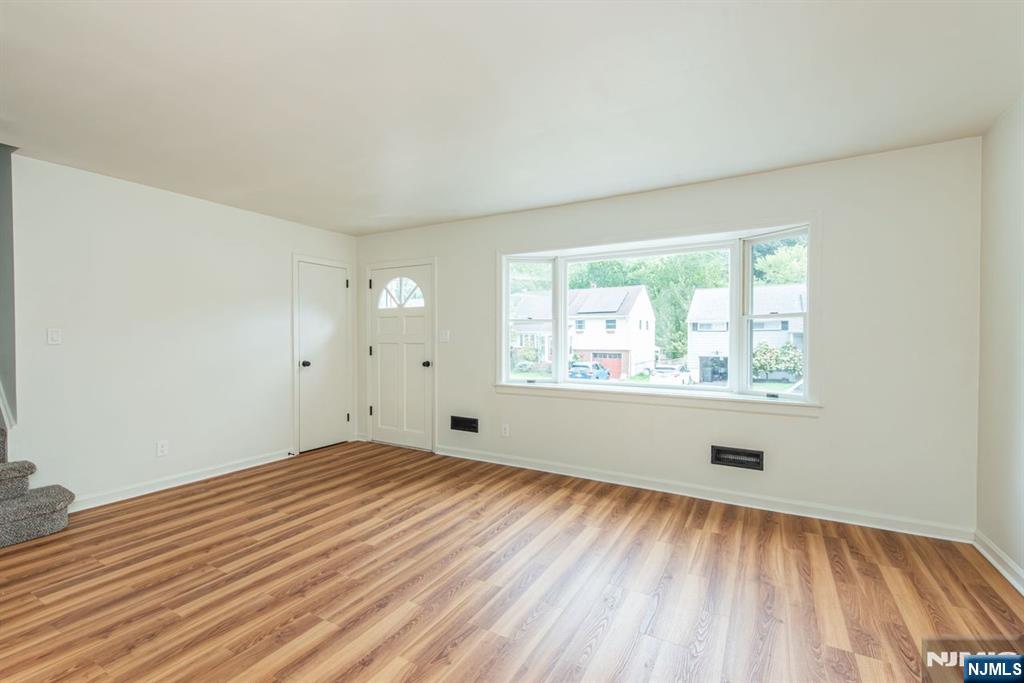 115 Beverly Road Bloomfield, NJ 07003 - Photo 8 of 20 Gallery Image 8
