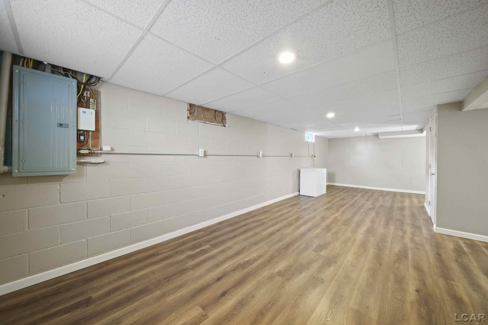 921 Addison Street Adrian, MI 49221 - Photo 24 of 37 50148876-774eca3b-b817-43fc-86f9-0547309d10ce.JPG