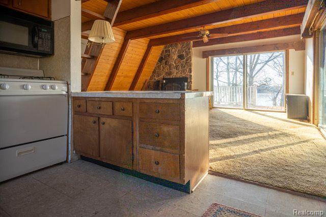 9112 Ridge Road Goodrich, MI 48438 - Photo 3 of 42 Knotty Pine
