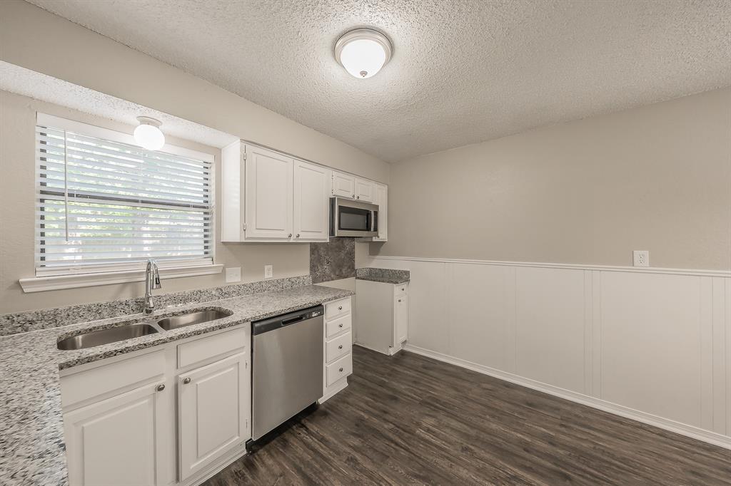 912 Red Oak Street Azle, TX 76020 - Photo 12 of 40