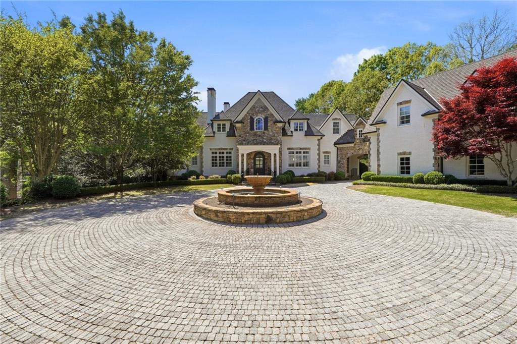 218 Londonberry Road Northwest Atlanta, GA 30327 - Photo 6 of 81