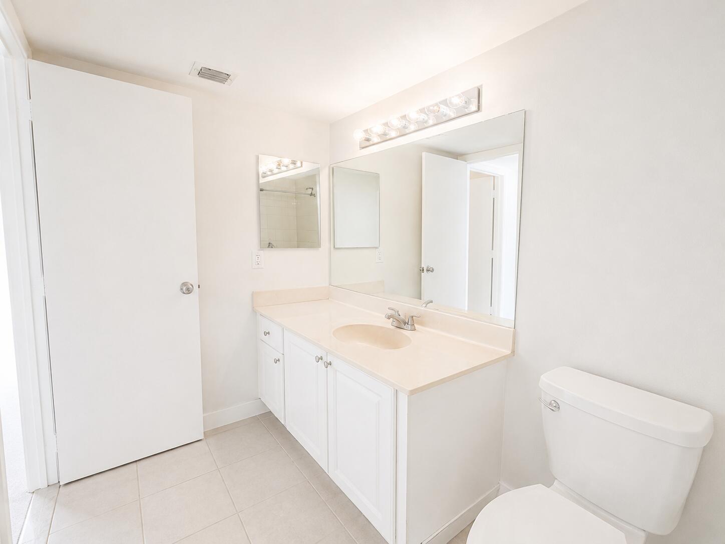 711 North Pine Island Road, Unit 204 Plantation, FL 33324 - Photo 9 of 14 978045CC-963D-4CA3-9687-DFA1ACD9F1A3