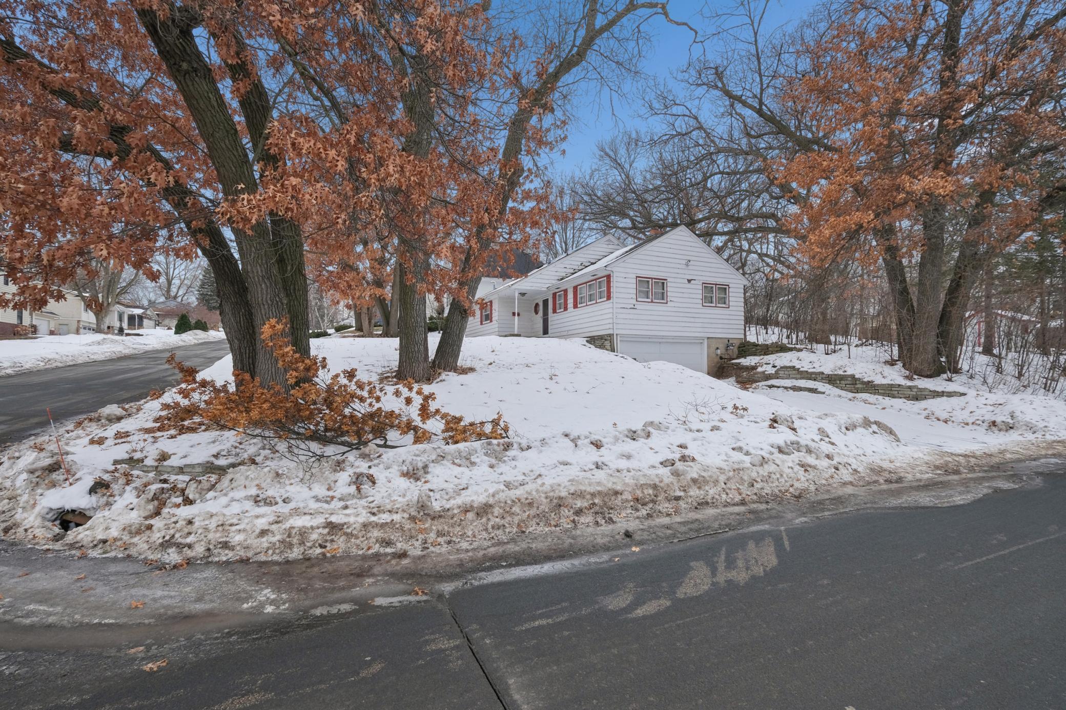 4500 Parkside Lane Edina, MN 55436 - Photo 4 of 12