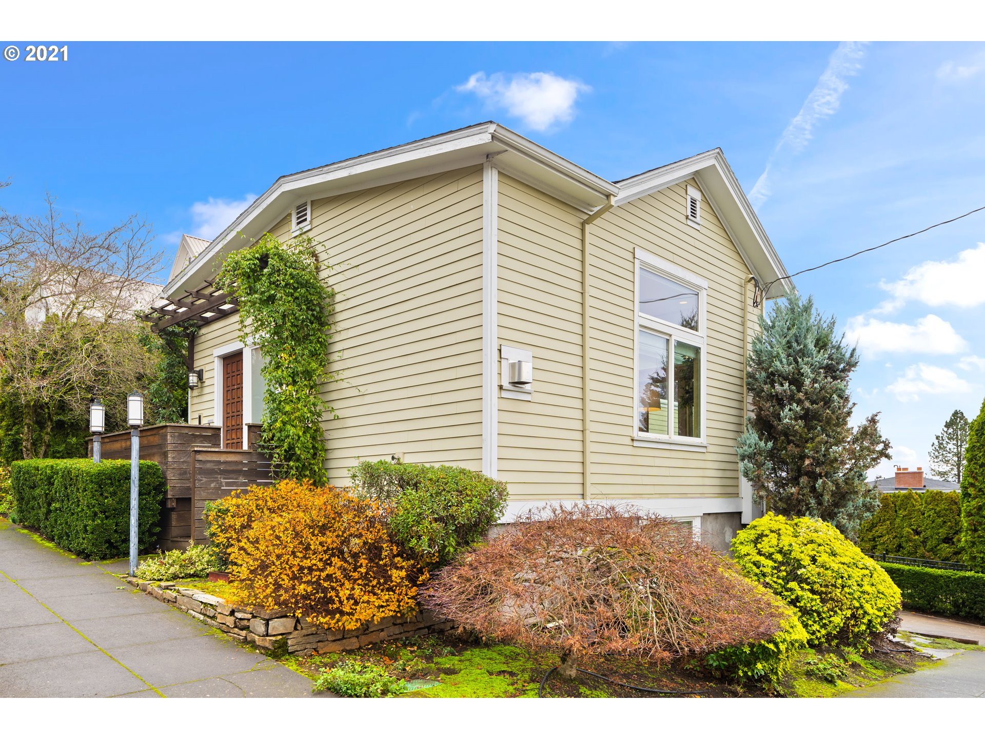 4242 Southwest Condor Avenue Portland, OR 97239 - Photo 2 of 30 Gallery Image 2