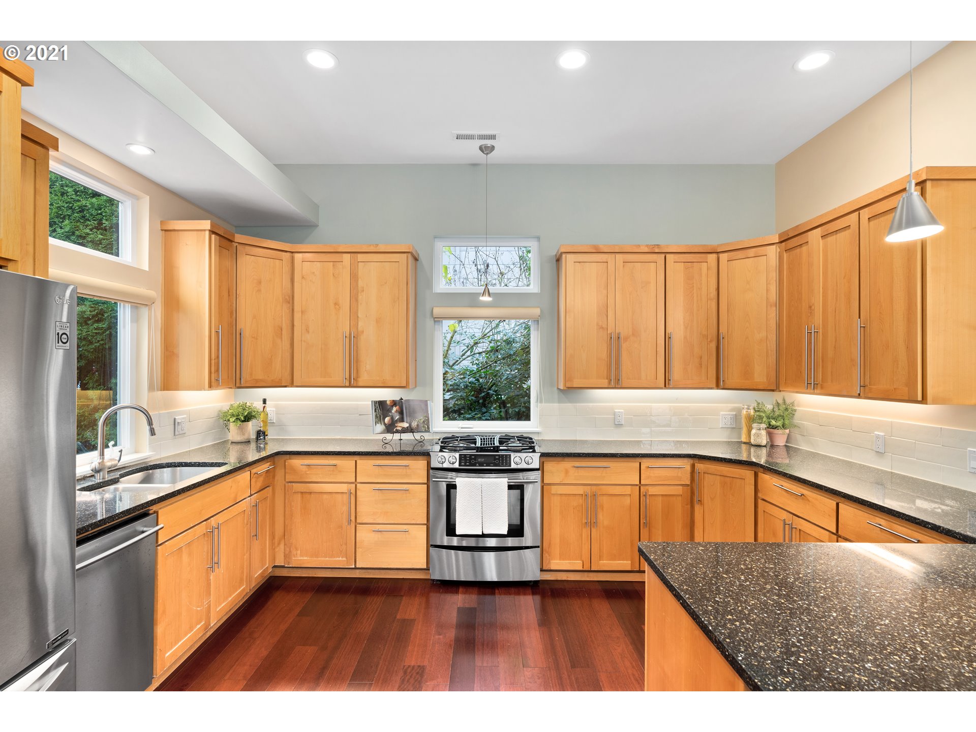 4242 Southwest Condor Avenue Portland, OR 97239 - Photo 11 of 30 Gallery Image 11