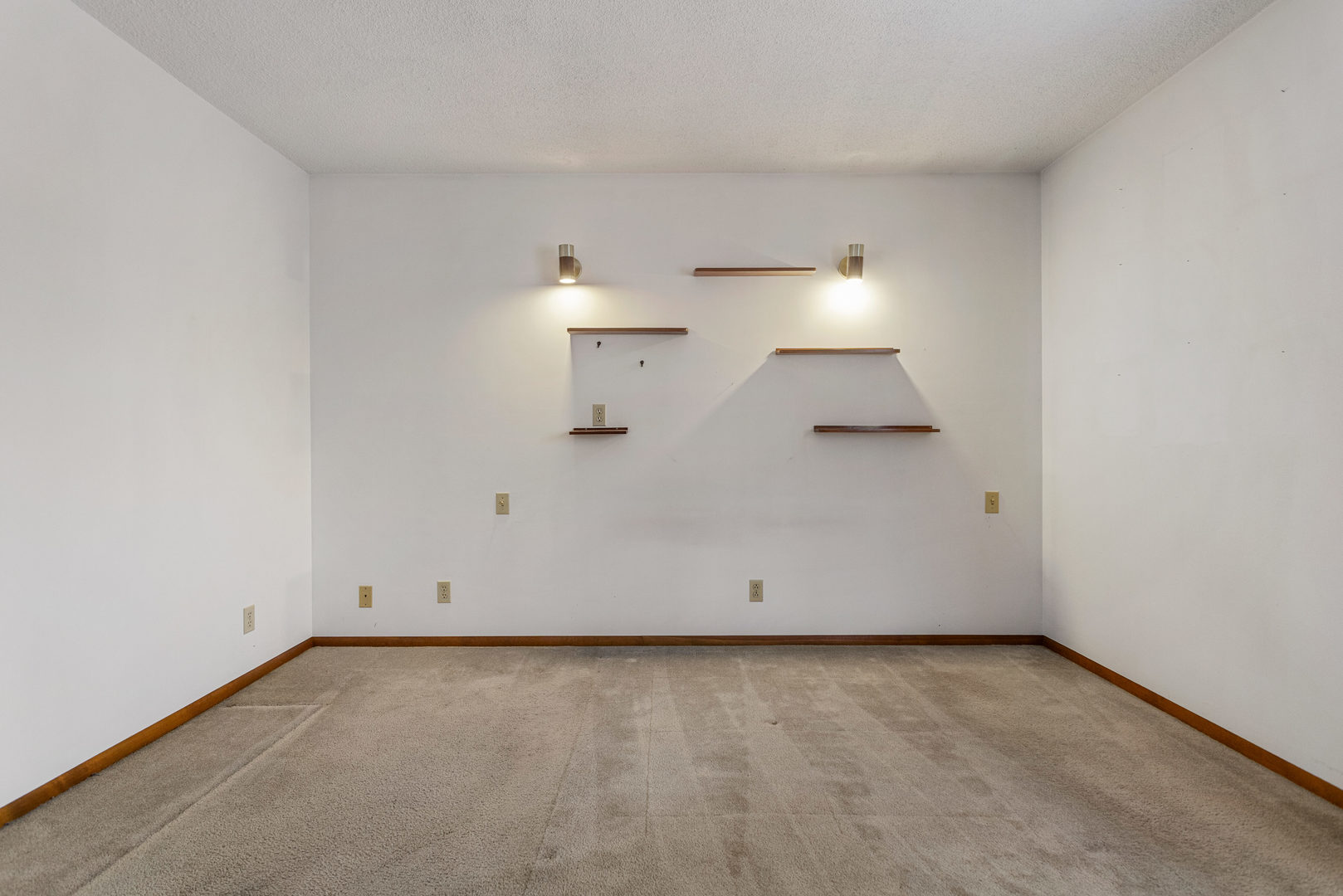 614 South Irving Street Monticello, IL 61856 - Photo 16 of 36 an empty room with a lamp