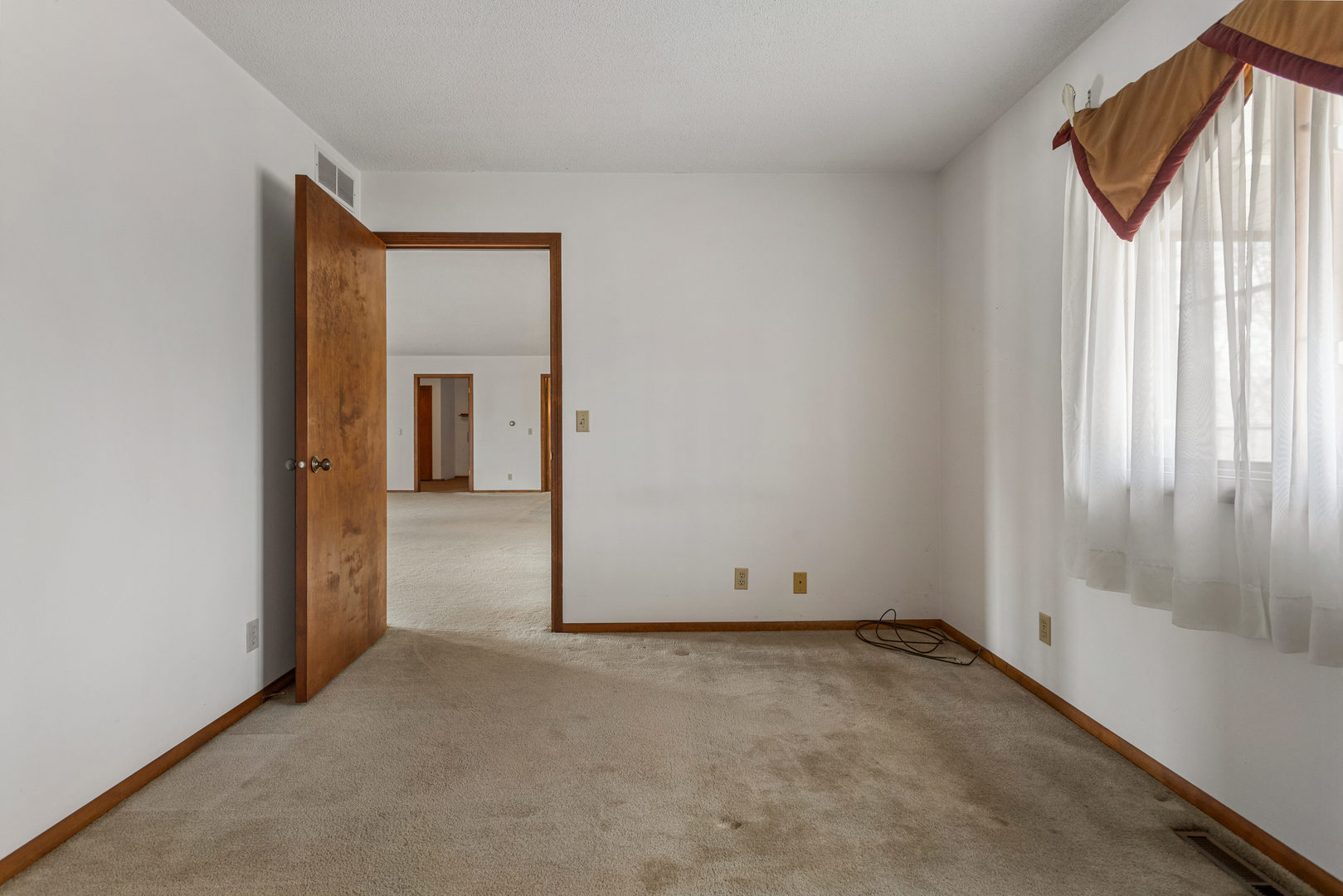 614 South Irving Street Monticello, IL 61856 - Photo 20 of 36 an empty room with windows