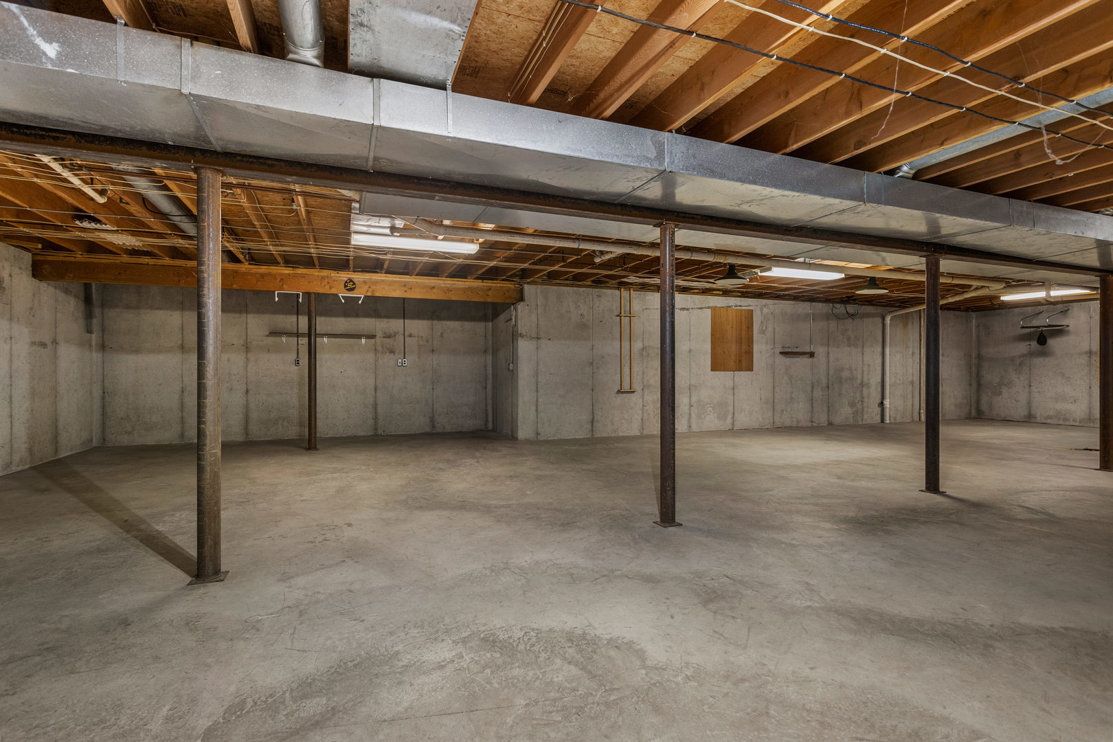 614 South Irving Street Monticello, IL 61856 - Photo 26 of 36 a view of an empty room with a garage