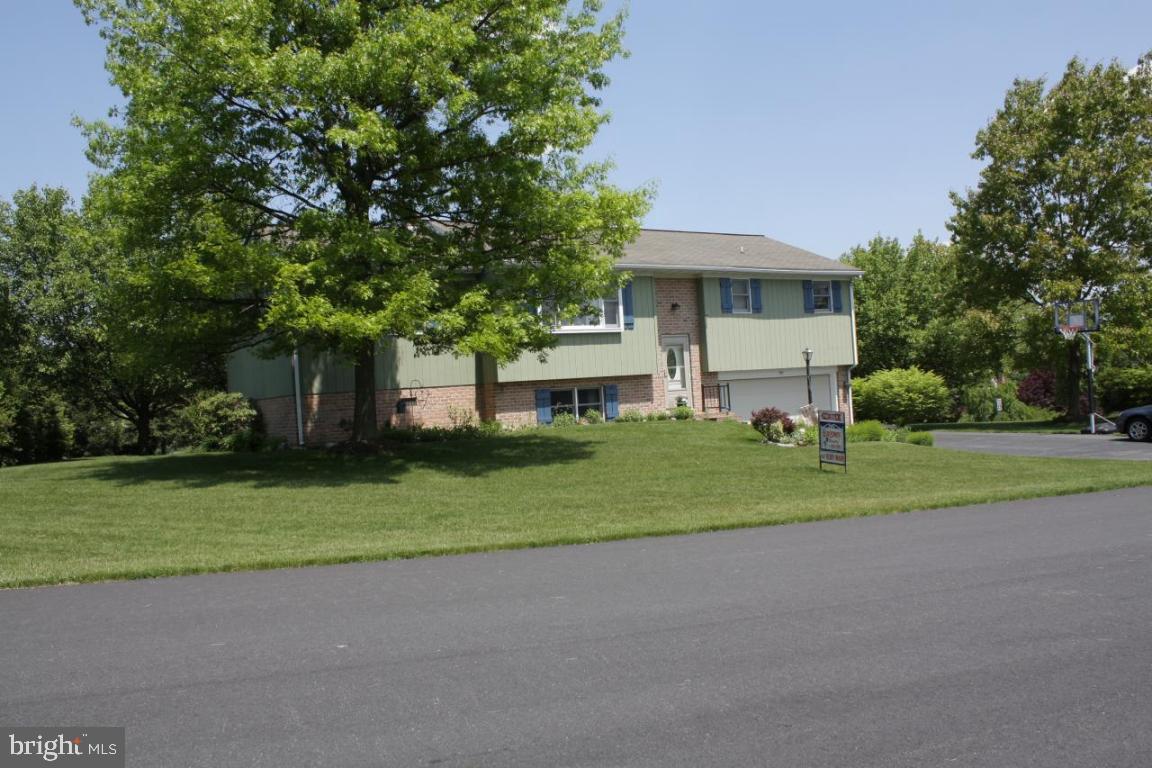 1018 Jeffrey Lane Lititz, PA 17543 - Photo 2 of 14