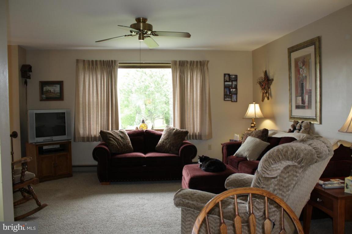 1018 Jeffrey Lane Lititz, PA 17543 - Photo 5 of 14