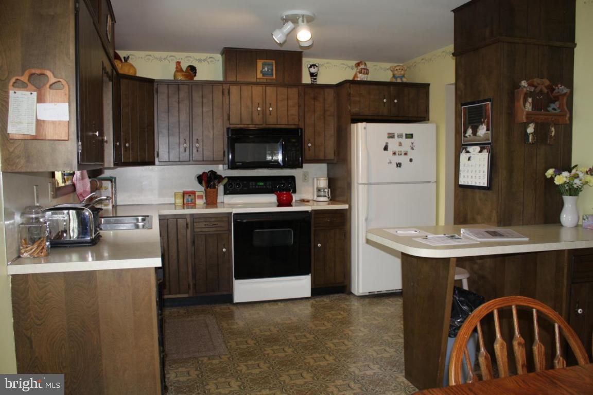 1018 Jeffrey Lane Lititz, PA 17543 - Photo 8 of 14