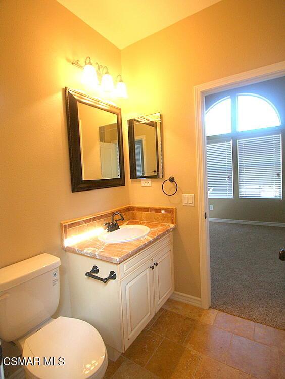 276 Chantilly Circle Simi Valley, CA 93065 - Photo 12 of 25 a bathroom with a toilet sink and mirror