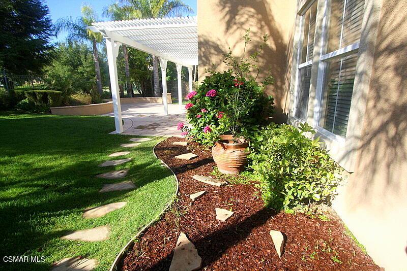 276 Chantilly Circle Simi Valley, CA 93065 - Photo 25 of 25 a view of a back yard of the house and a garden