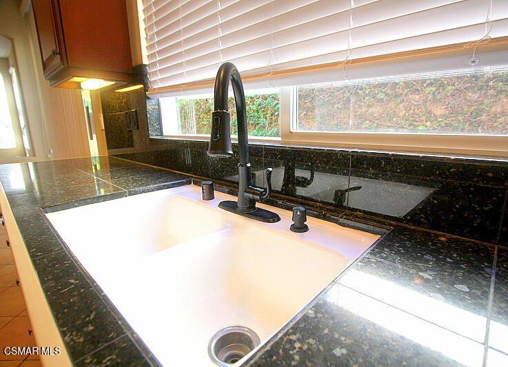 276 Chantilly Circle Simi Valley, CA 93065 - Photo 8 of 25