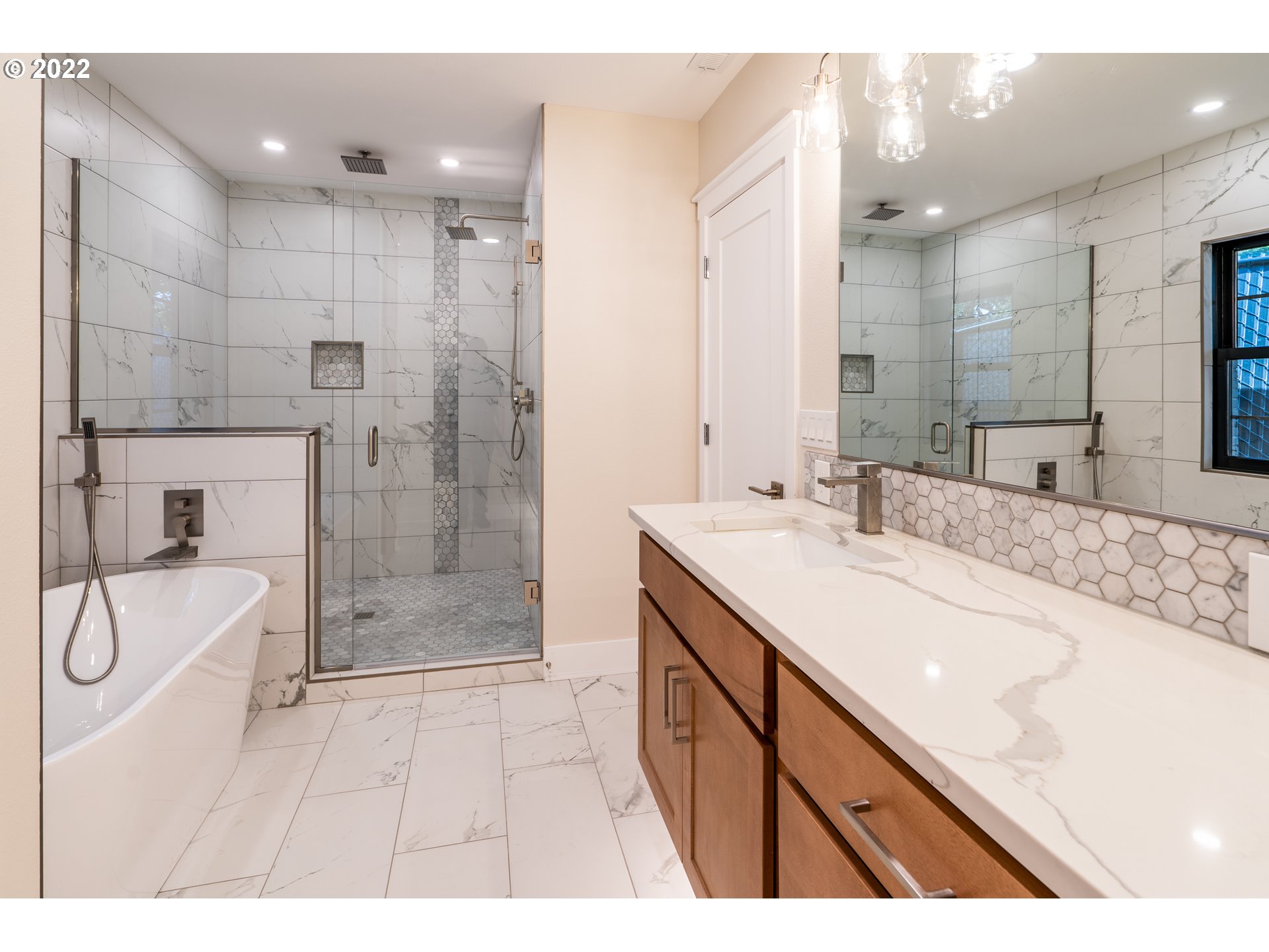2219 Southwest Sunset Drive Portland, OR 97239 - Photo 15 of 24 Gallery Image 15