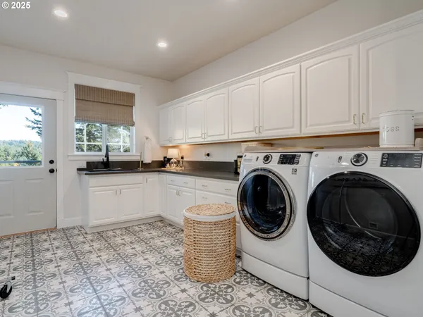 $1,750,000 | 28499 Southeast Sweetbriar Road, Troutdale, OR 97060