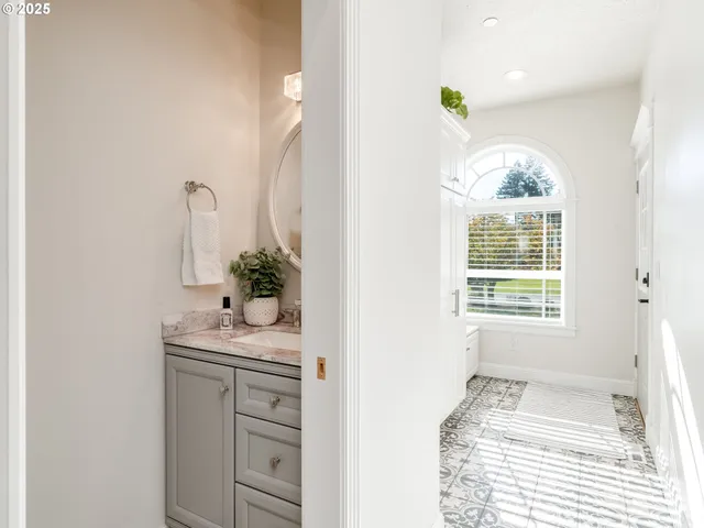 $1,750,000 | 28499 Southeast Sweetbriar Road, Troutdale, OR 97060