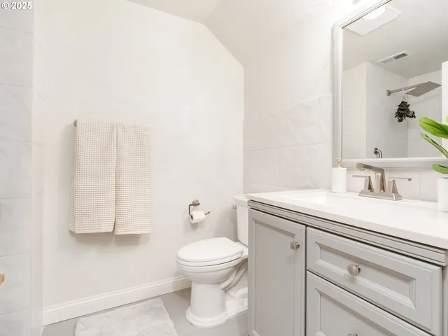 $1,750,000 | 28499 Southeast Sweetbriar Road, Troutdale, OR 97060