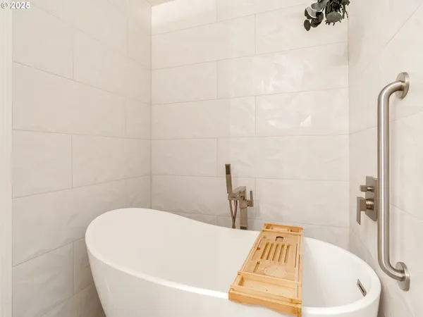 $1,750,000 | 28499 Southeast Sweetbriar Road, Troutdale, OR 97060