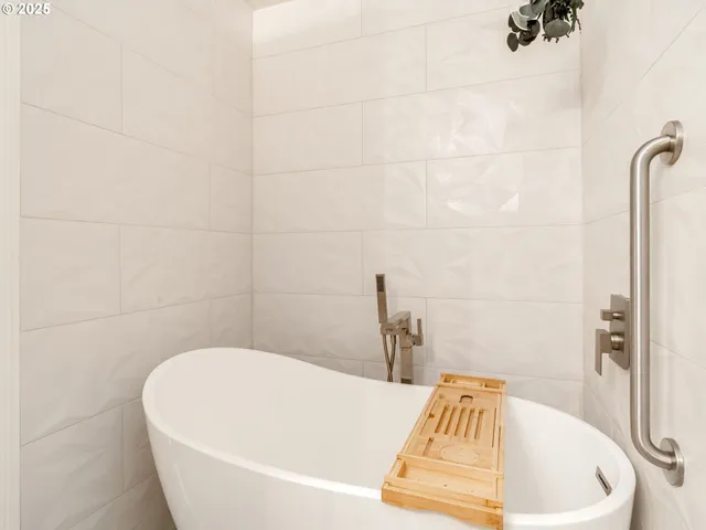 $1,750,000 | 28499 Southeast Sweetbriar Road, Troutdale, OR 97060