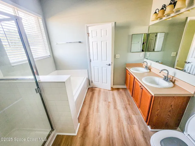 a bathroom with sink and a mirror