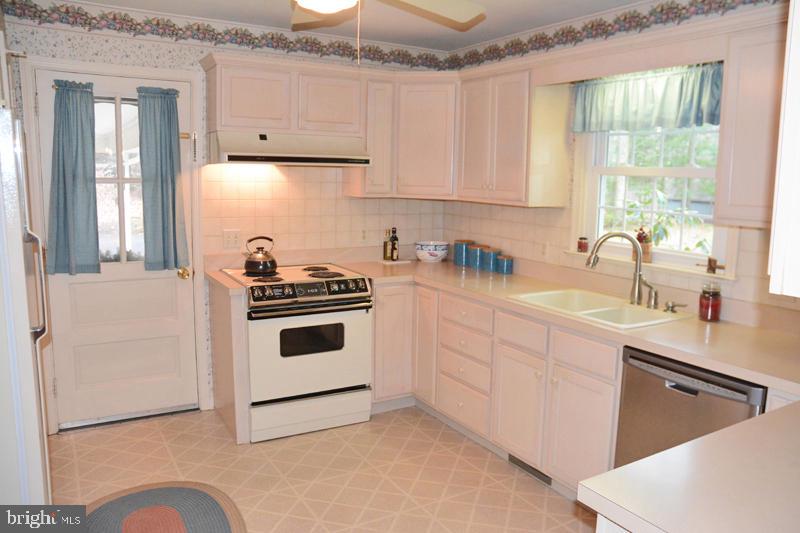 1118 Centerville Road Lancaster, PA 17601 - Photo 7 of 34