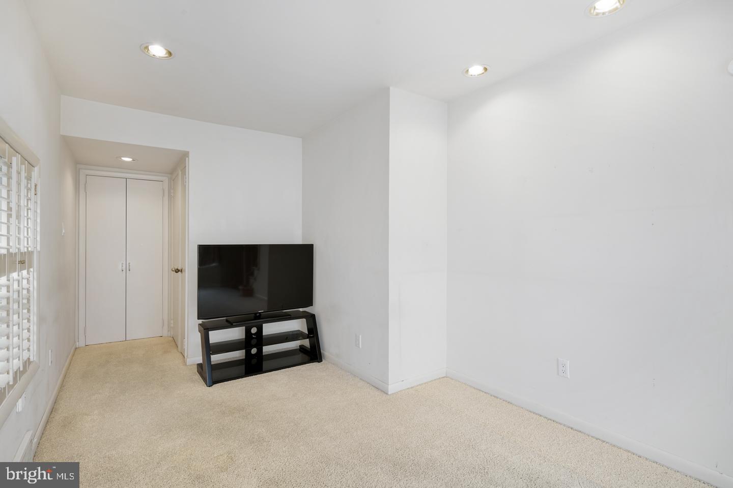 20 Rockglen Road Wynnewood, PA 19096 - Photo 8 of 19 Gallery Image 8