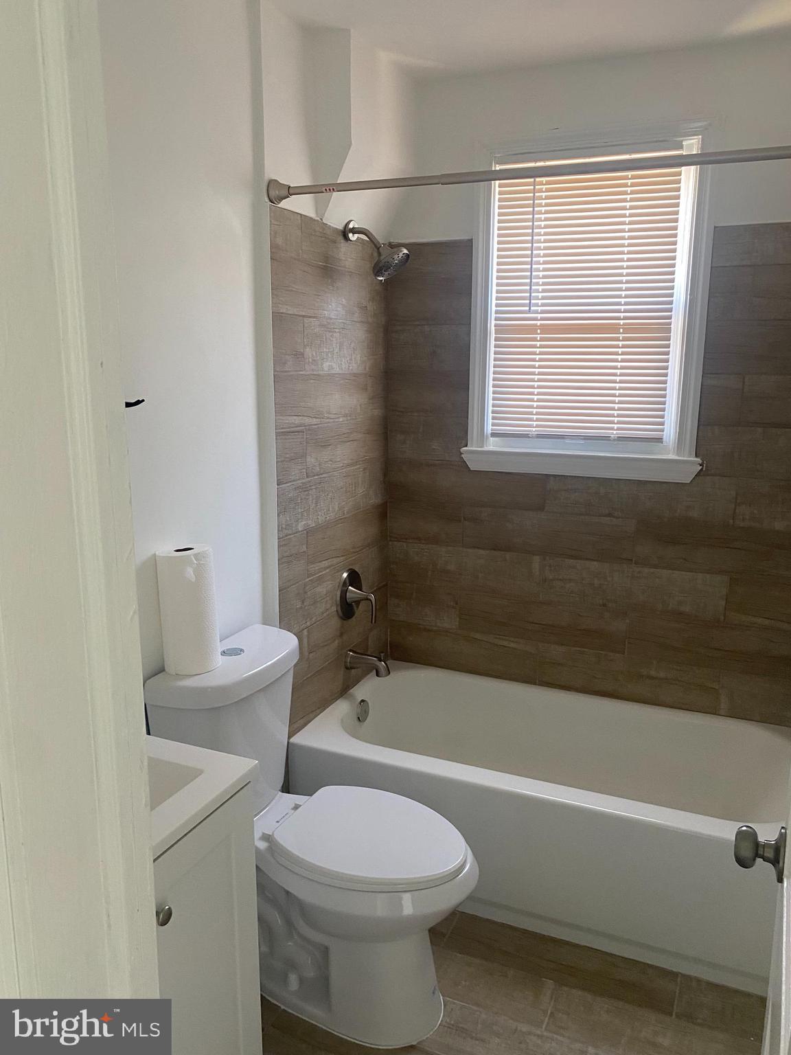 3643 Greenvale Road Baltimore, MD 21229 - Photo 9 of 23 a bathroom with a sink toilet and bathtub