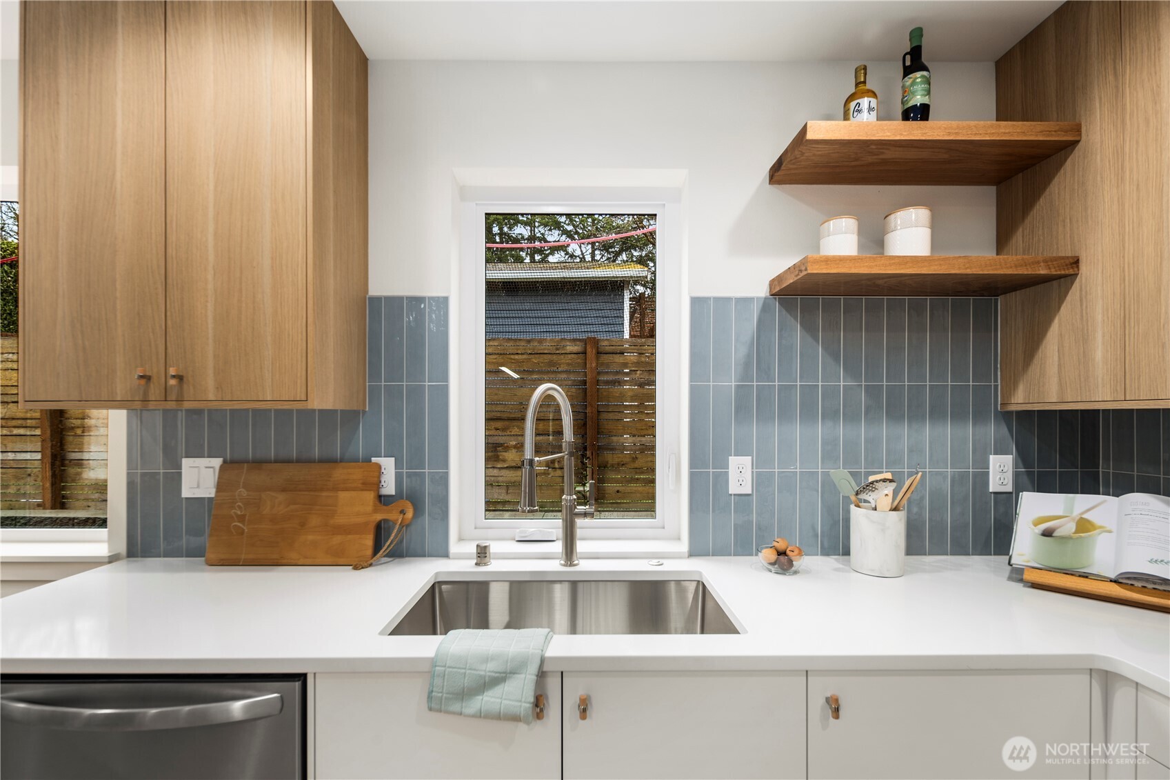 524 Northeast 89th Street, Unit B Seattle, WA 98115 - Photo 12 of 32