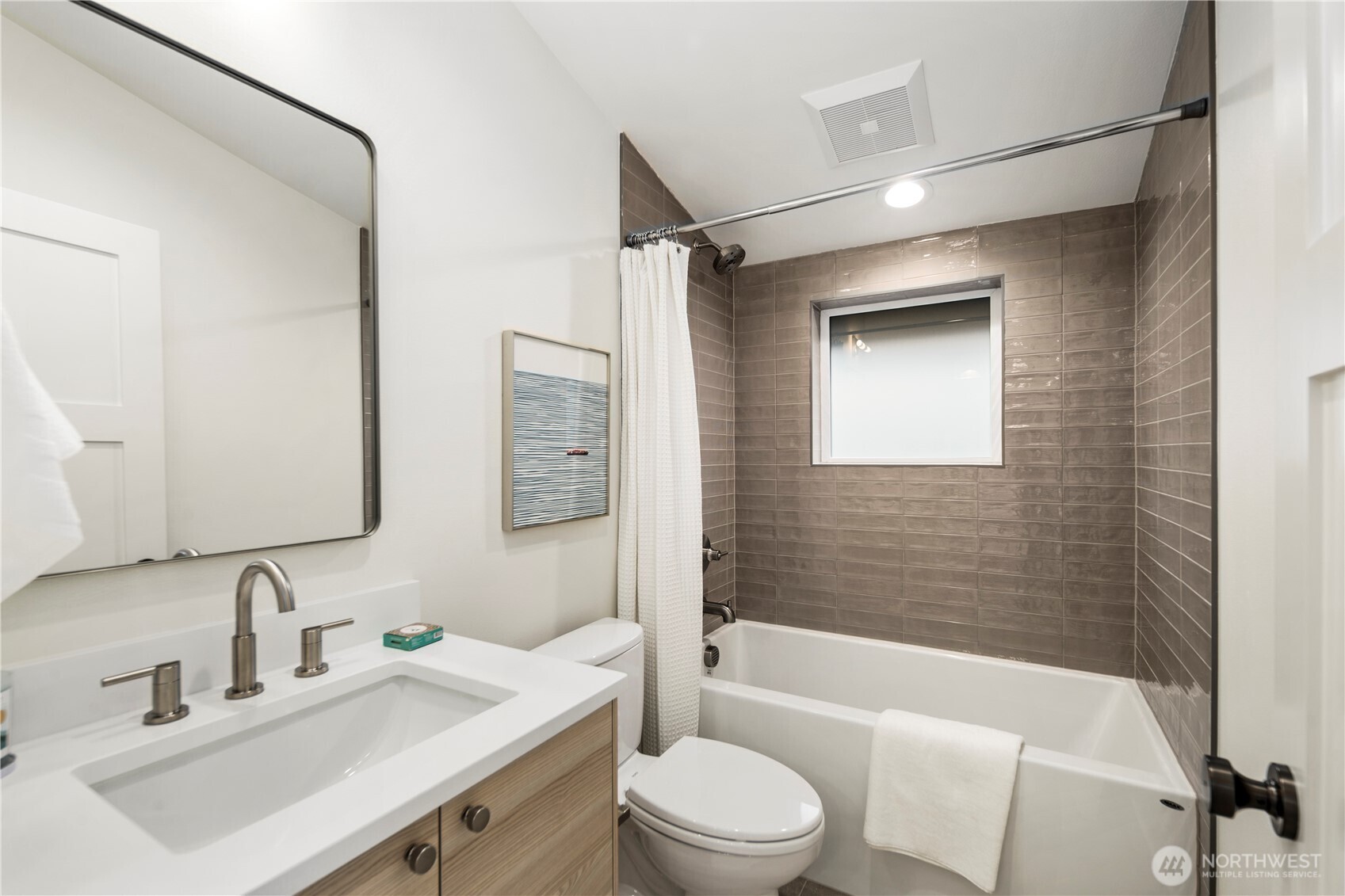 524 Northeast 89th Street, Unit B Seattle, WA 98115 - Photo 28 of 32