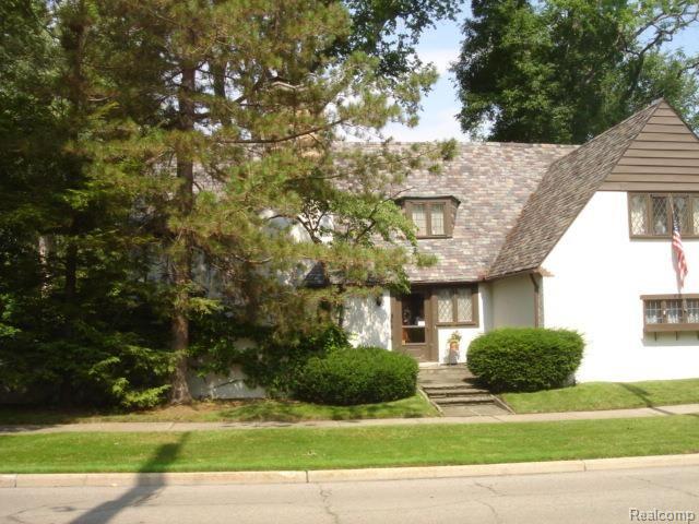 302 Touraine Road Grosse Pointe, MI 48236 - Photo 1 of 13 002.jpg