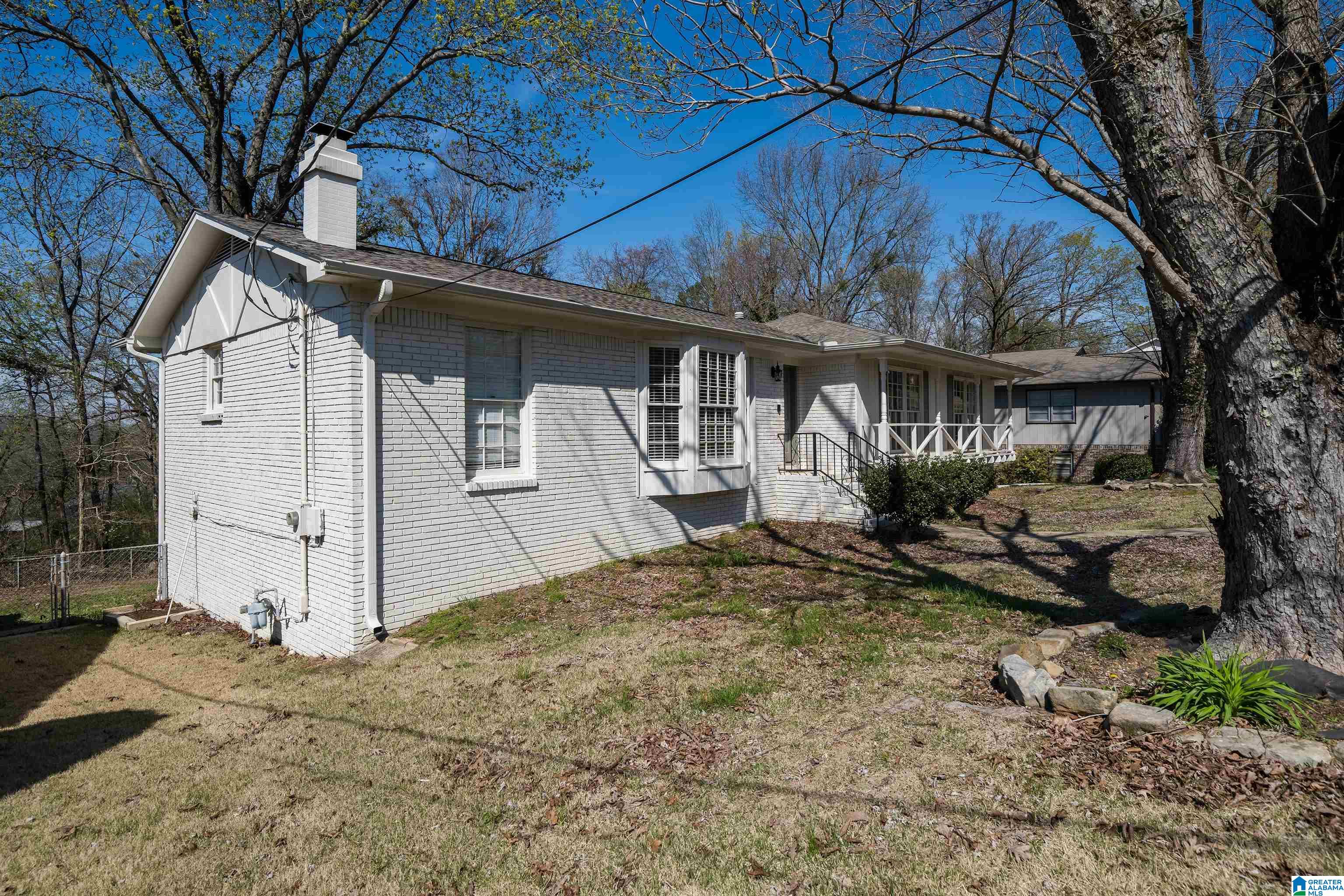 828 Rockingham Road Birmingham, AL 35235 - Photo 2 of 28