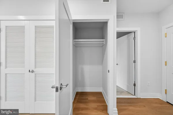 $2,950 | 811 South Columbus Street, Unit 206, Alexandria, VA 22314