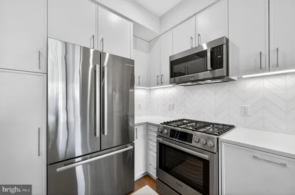 $2,950 | 811 South Columbus Street, Unit 206, Alexandria, VA 22314