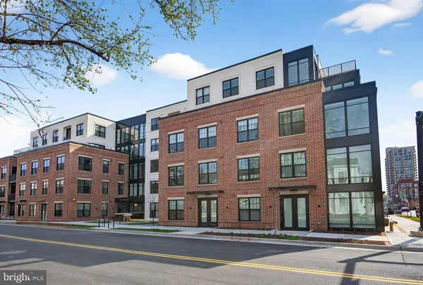 $2,950 | 811 South Columbus Street, Unit 206, Alexandria, VA 22314