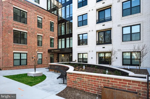 $2,950 | 811 South Columbus Street, Unit 206, Alexandria, VA 22314