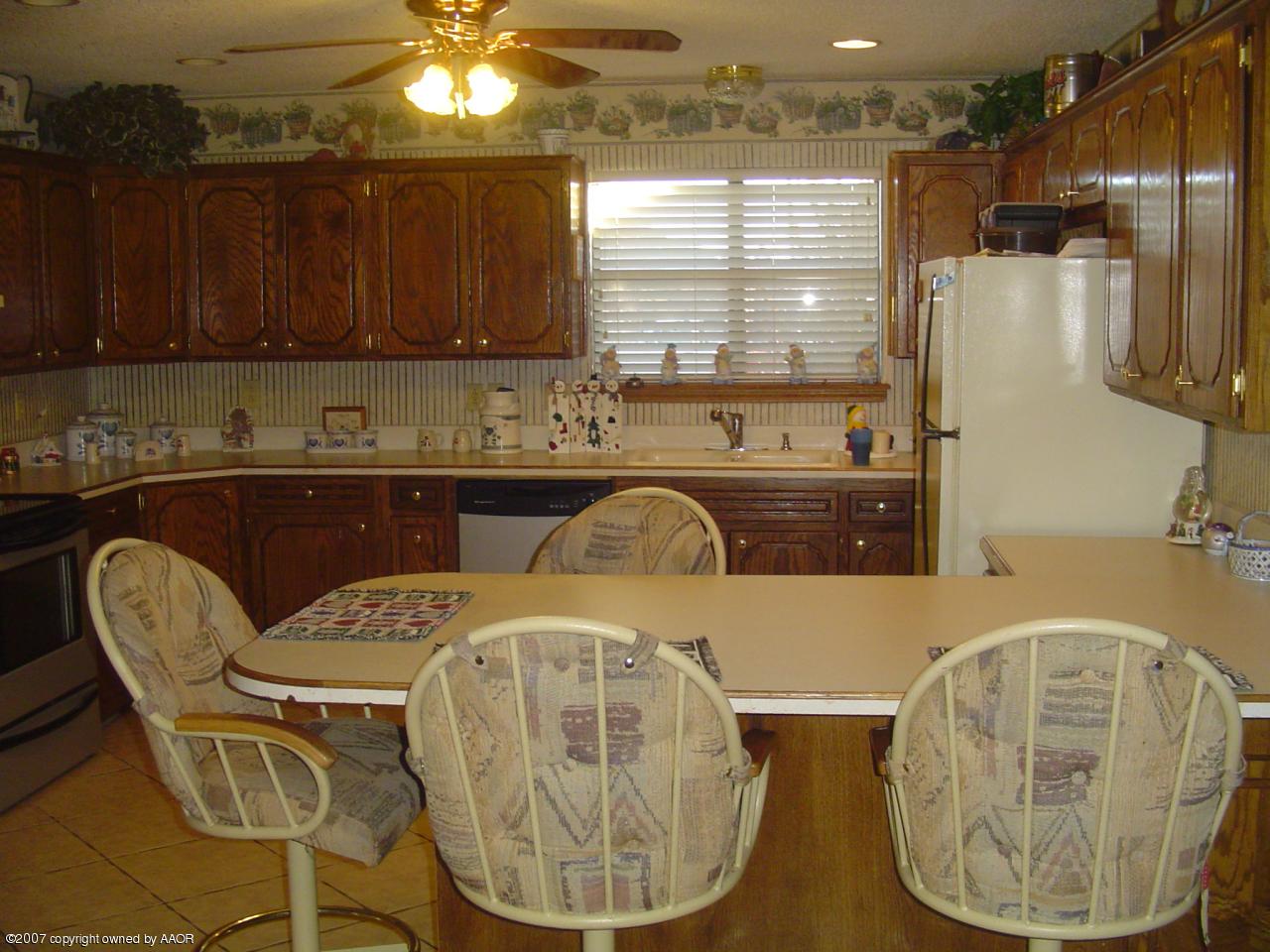 4202 Rondo Avenue Amarillo, TX 79110 - Photo 5 of 14 a kitchen with dining table and chairs