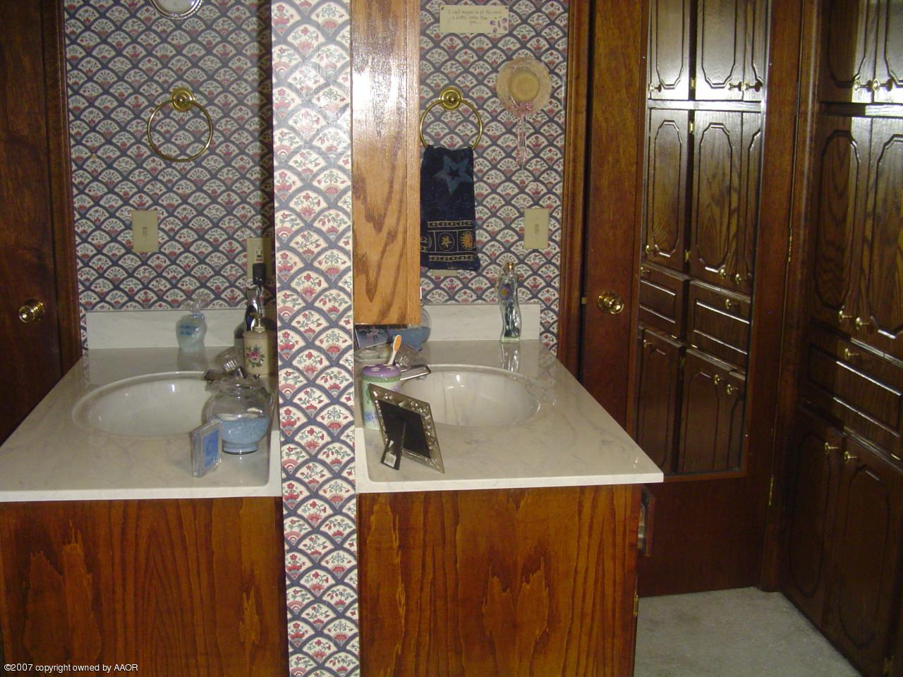 4202 Rondo Avenue Amarillo, TX 79110 - Photo 9 of 14 view of kitchen sink