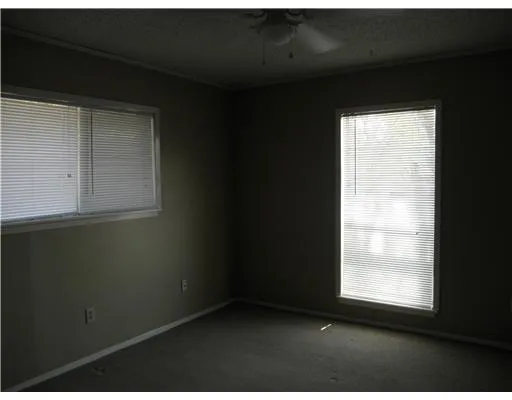 a view of empty room with window