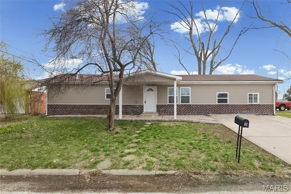 $160,000 | 2 Eastgate Drive, Pontoon Beach, IL 62040