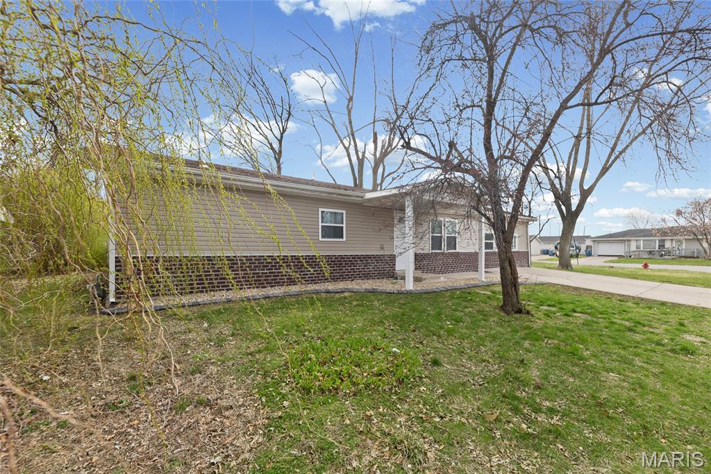 2 Eastgate Drive Pontoon Beach, IL 62040 - Photo 3 of 39