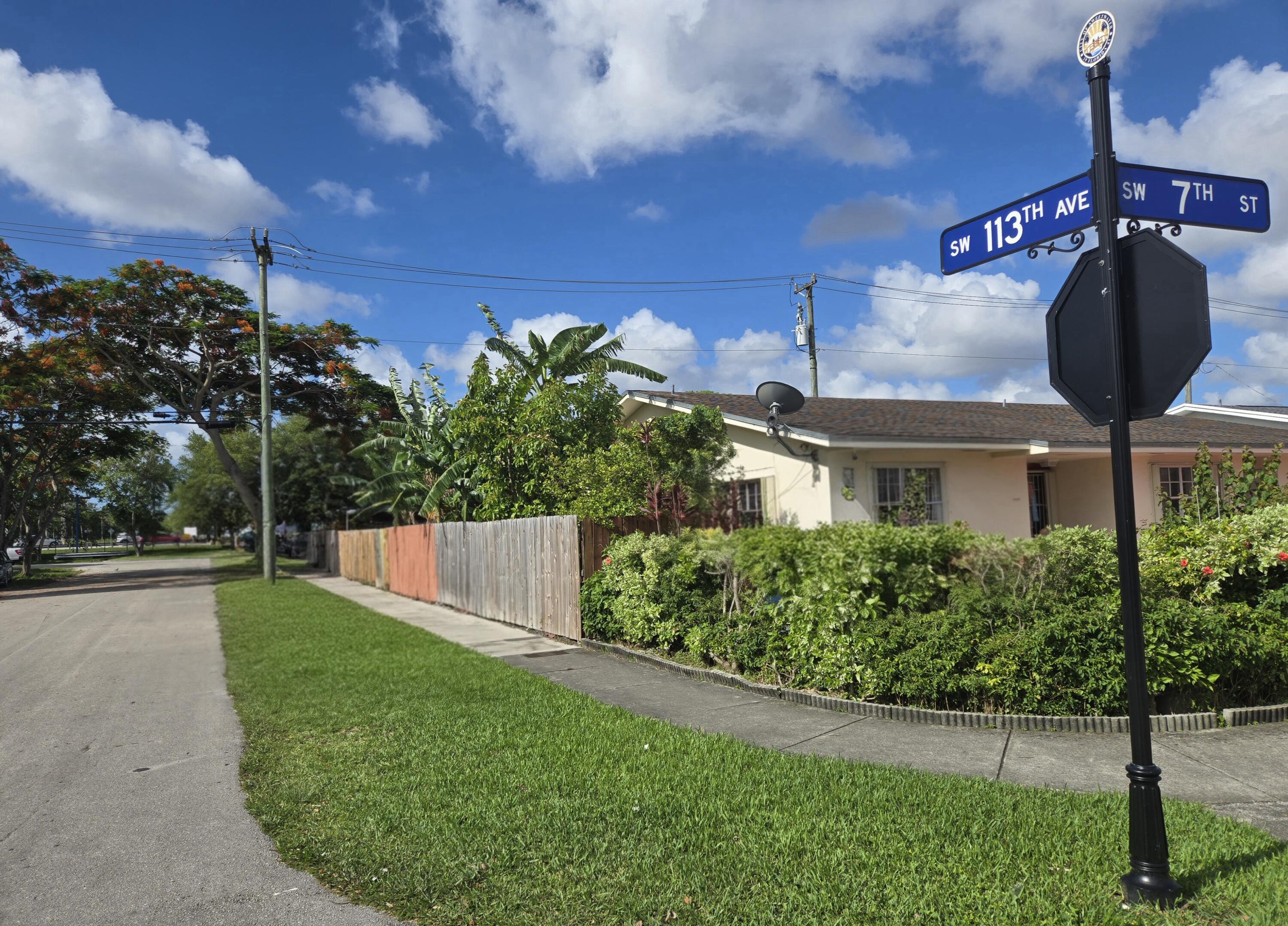 11302 Southwest 7th Street Miami, FL 33174 - Photo 8 of 25 08