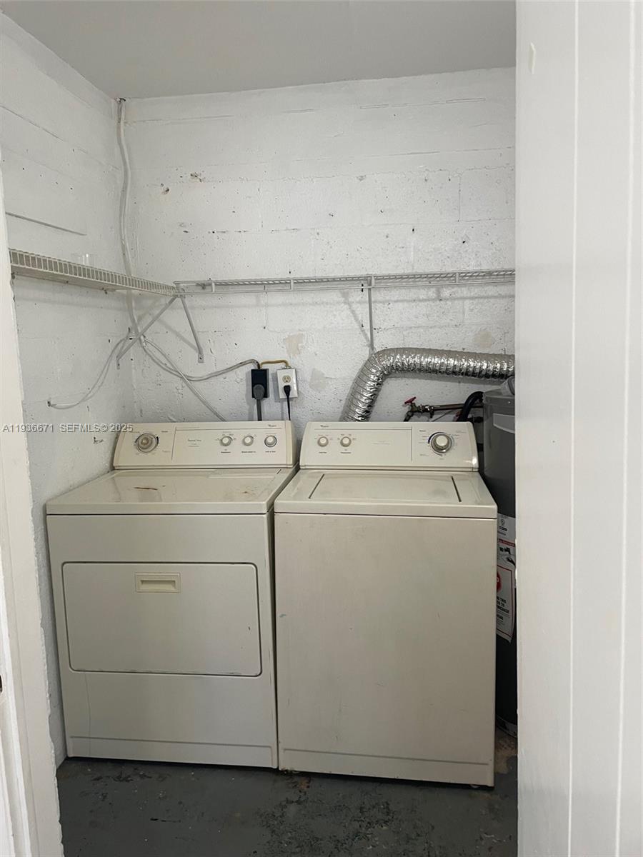 115 Virginia Road, Unit 115 Hollywood, FL 33023 - Photo 7 of 12 a utility room with dryer and washer