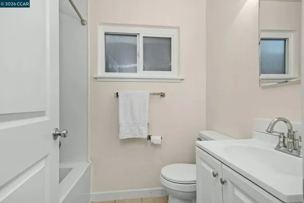 $2,250 | 1926 Alcatraz Avenue, Berkeley, CA 94703
