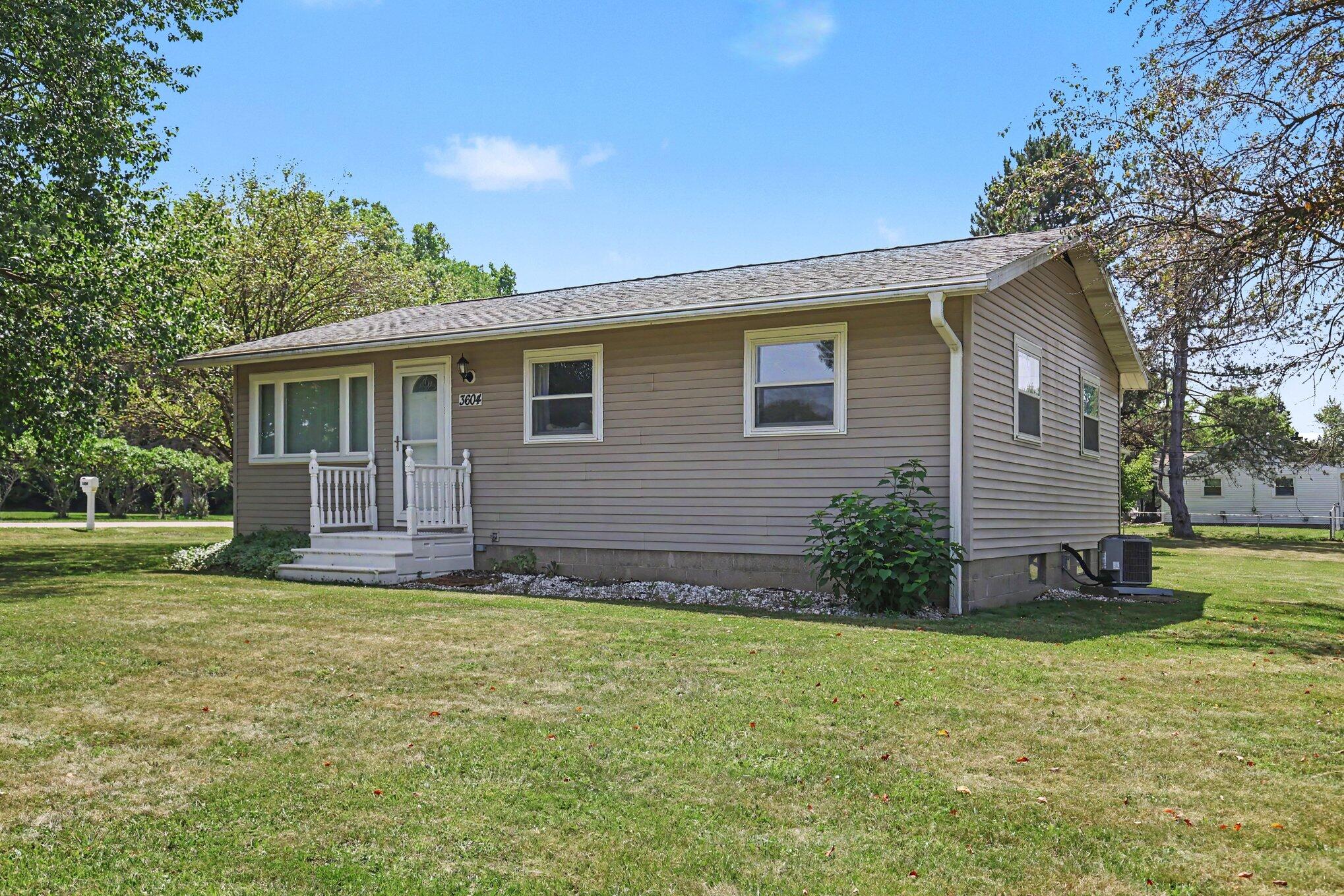 3604 Clinton Way Jackson, MI 49201 - Photo 5 of 30 022_file_1688