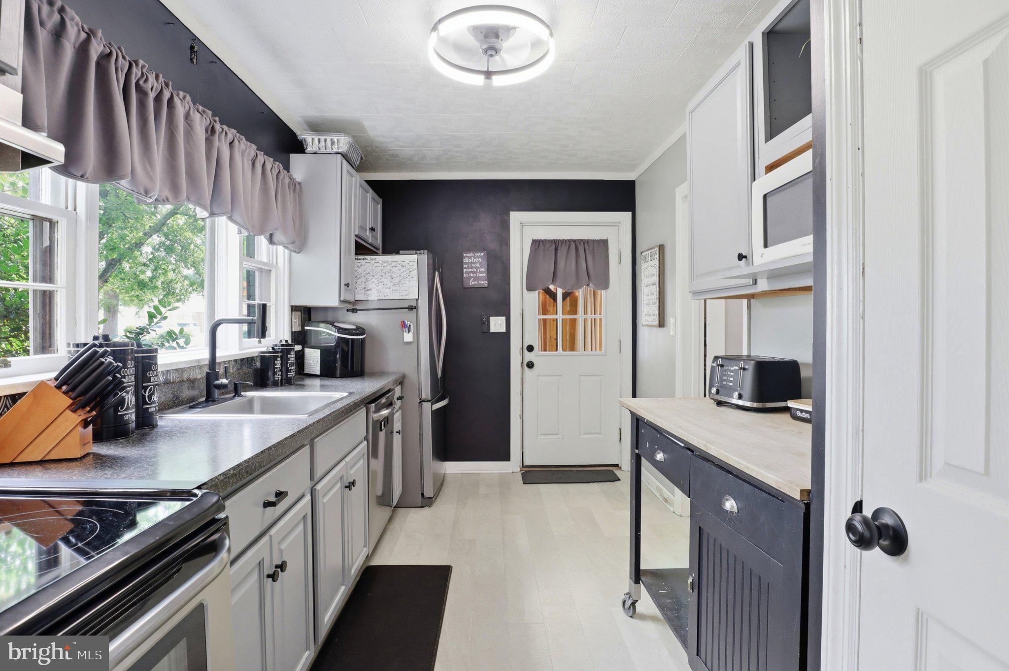 3501 Cloverfield Road Harrisburg, PA 17109 - Photo 10 of 28 Charming kitchen with modern flair.