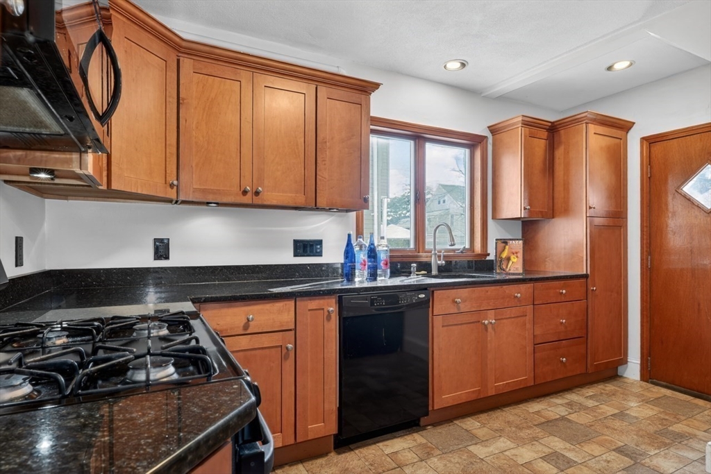 68 Hamlet Street, Unit 68 Arlington, MA 02474 - Photo 9 of 20