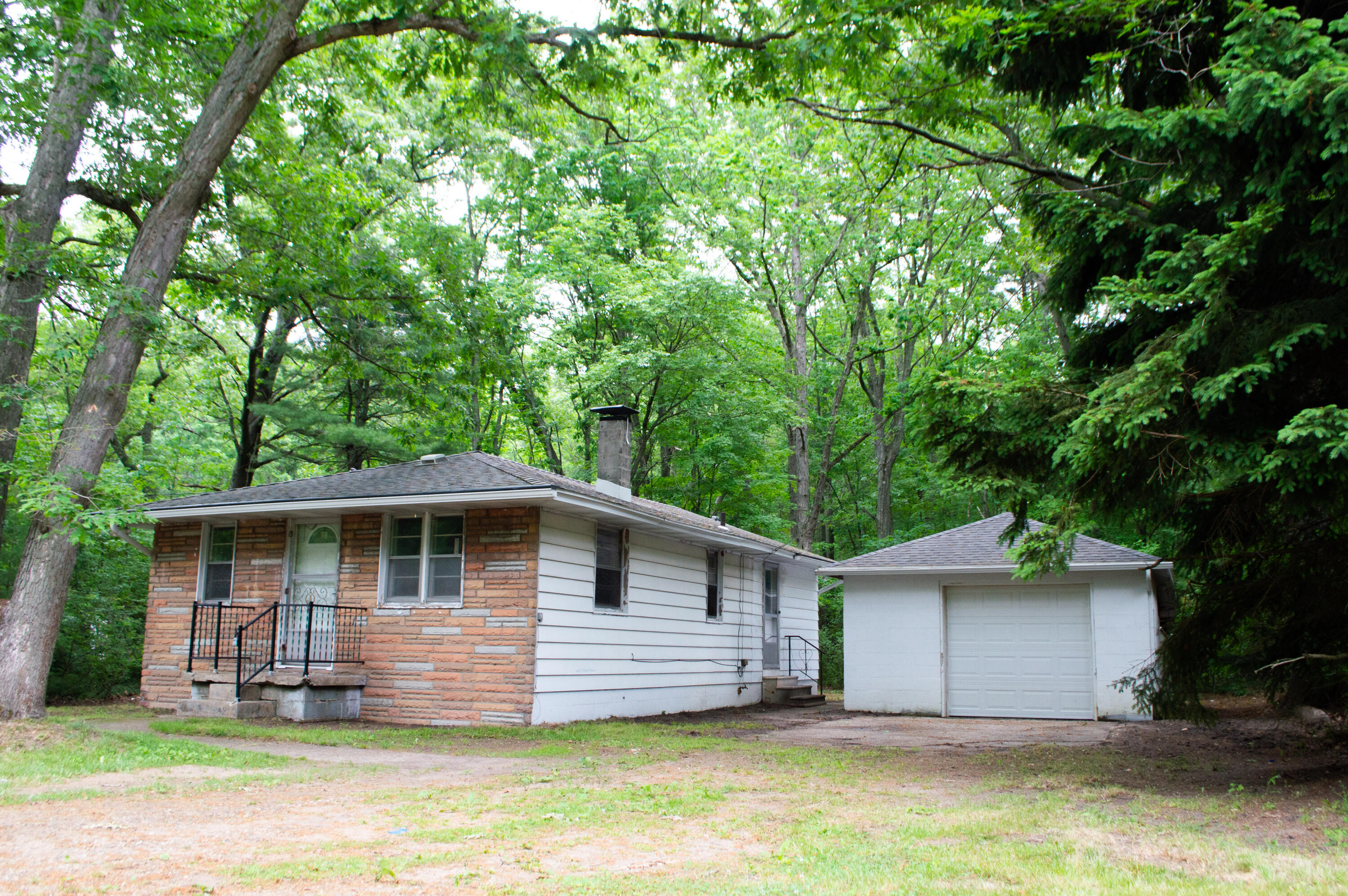 1740 Russell Road Muskegon, MI 49445 - Photo 1 of 24 Exterior - Front